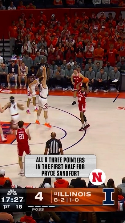 Pryce Sandfort has 26 POINTS at half 🤯