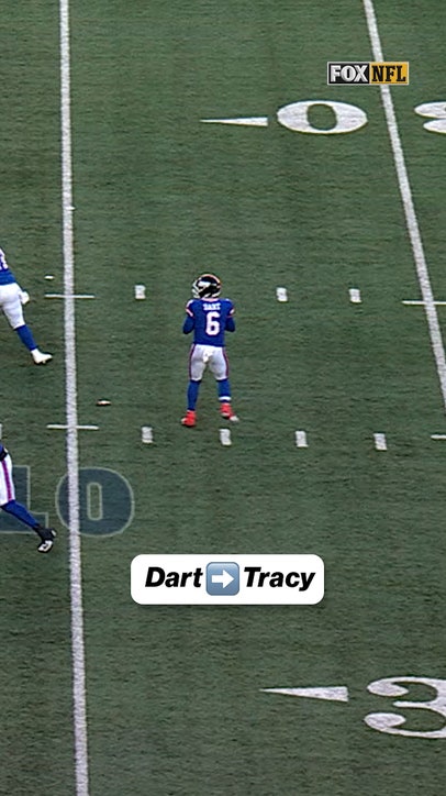 Tracy makes DIVING TD grab 😱