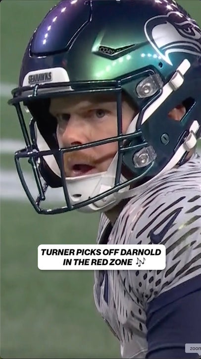 Darnold intercepted AGAIN 😳