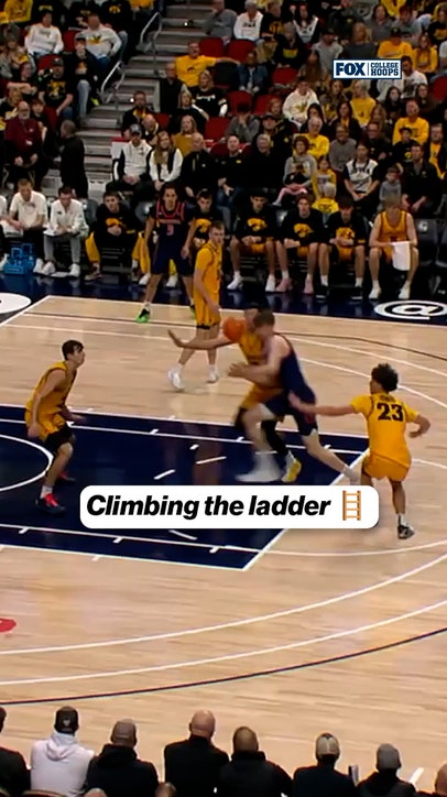 Isaia Howard finishes the lob 💪