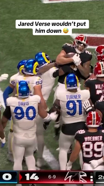 Tyler Allgeier is just there for the ride 😅