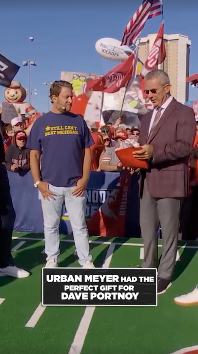 Our TOP moment of the 2025 season goes to... Coach Meyer's perfect gift for Dave Portnoy 🤣🐑