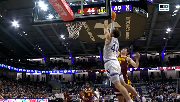 Northwestern’s Angelo Ciaravino THROWS DOWN alley-oop dunk vs. Minnesota