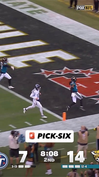 Antonio Johnson takes it to the HOUSE 🏈🏠