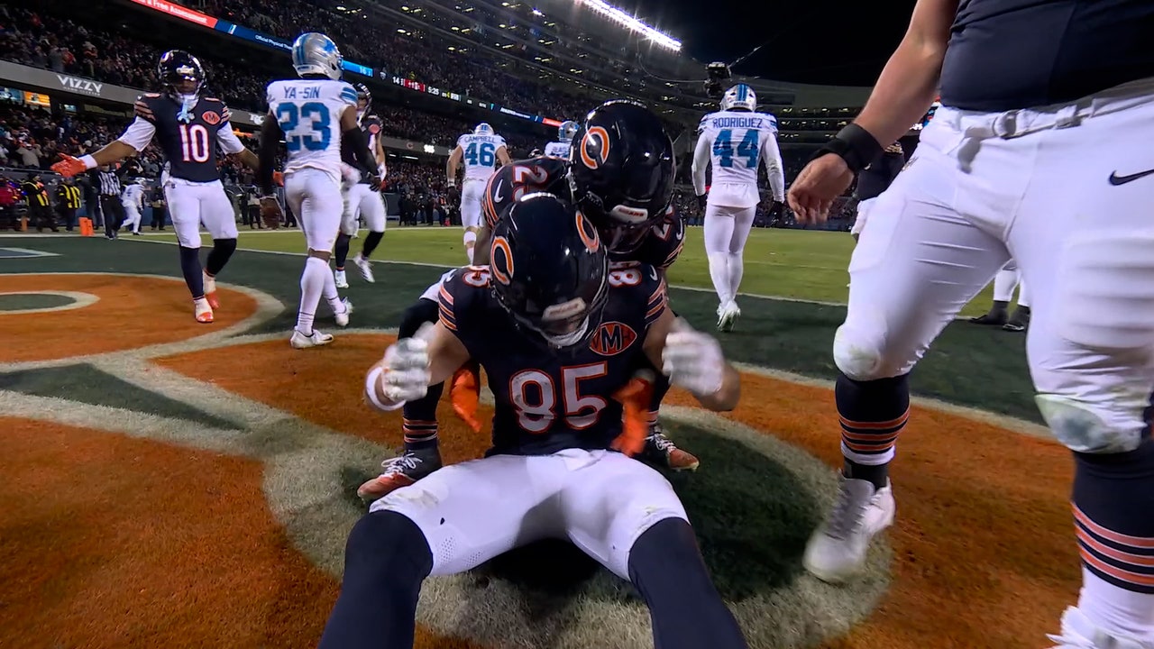 Bears' Caleb Williams finds Kyle Monangai to complete 2-Point Conversion | NFL Highlights