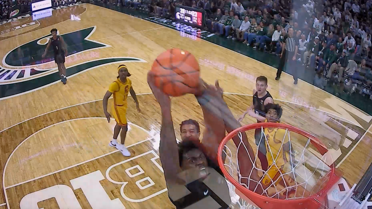 Michigan States' Coen Carr Posterizes Defender with Slam Dunk vs. USC