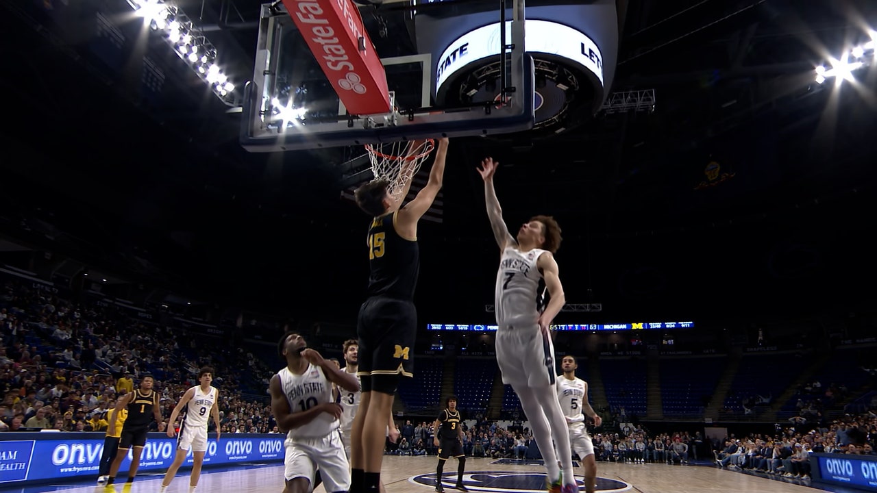 Michigans' Yaxel Lendeborg Lobs to Aday Mara, Who Finishes with a Slam Dunk vs. Penn State