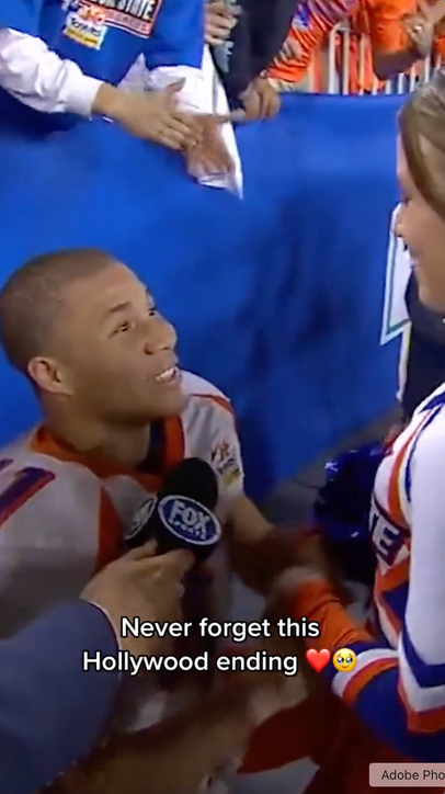 Throwback to 2006 when Ian Johnson scored the game-winning 2pt conversion and then proposed to his girlfriend on live TV 🥲❤️