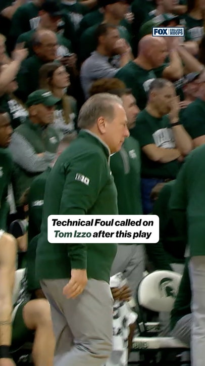 Tom Izzo was not happy with the no call on Fears 😠