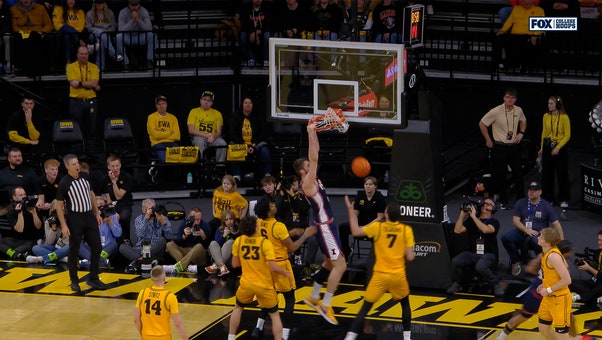 Kylan Boswell Sets Up Tomislav Ivišić for Alley-Oop Slam, extending Illinois’ lead Over Iowa