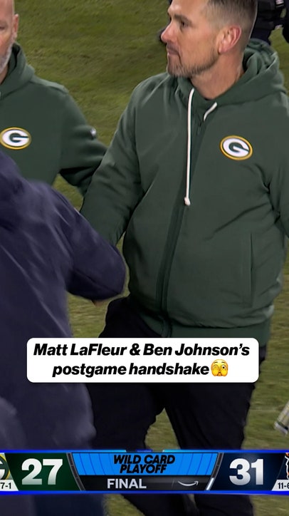 Ben Johnson gives Matt LaFleur a quick handshake before celebrating with his team 👀