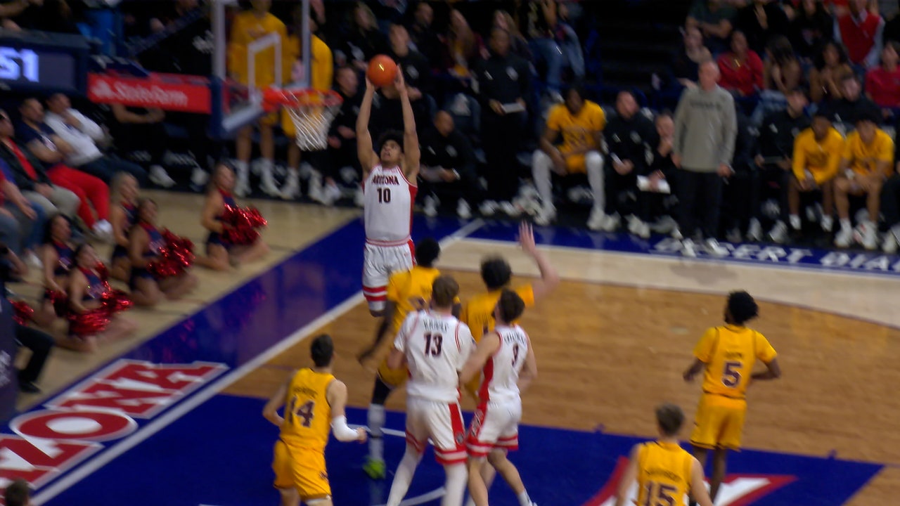 Arizona's Anthony Dell’Orso lobs to Koa Peat for alley-oop slam vs. Arizona State