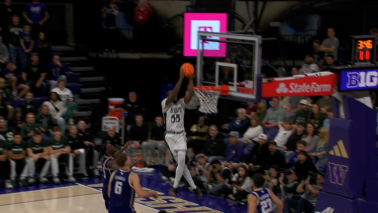 Michigan State's Coen Carr elevates for MONSTER alley-oop dunk vs. Washington