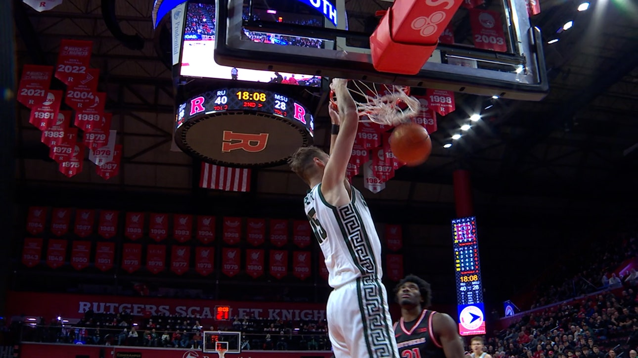Michigan State's Jeremy Fears Jr. finds Carson Cooper for the two-handed jam vs. Rutgers