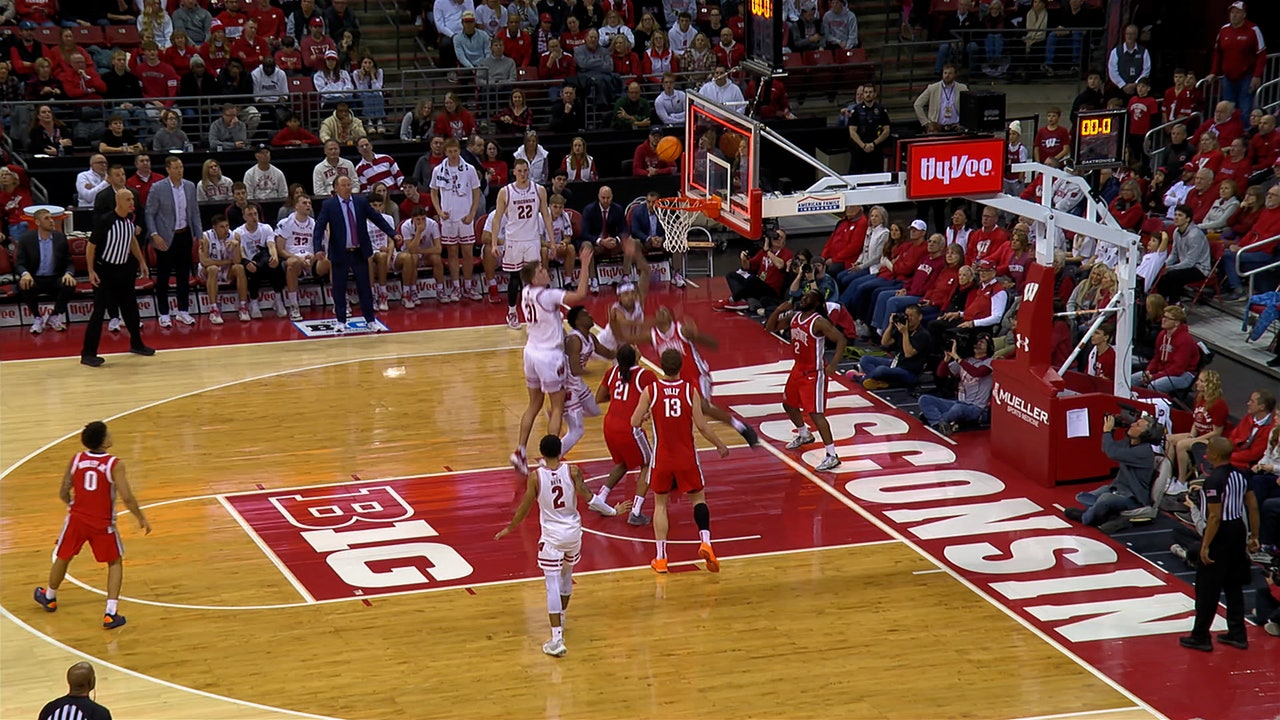 Ohio State's Amare Bynum beats the buzzer with driving layup to end the half vs. Wisconsin