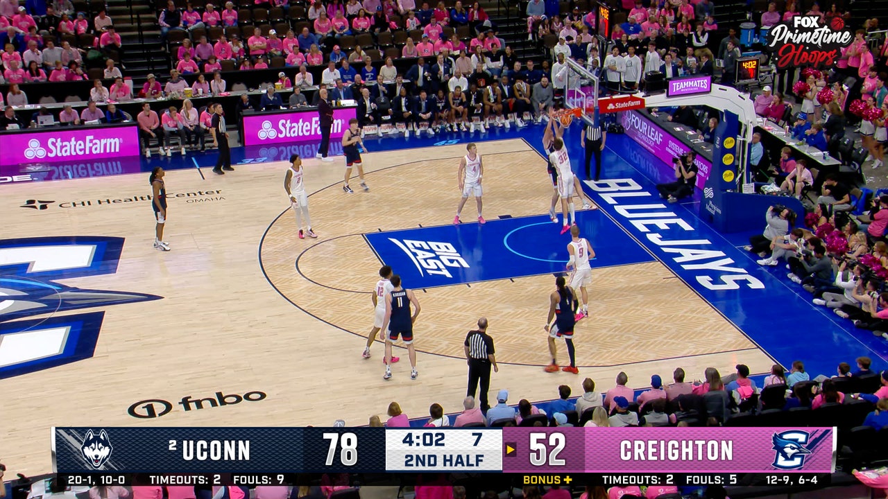 UConn's Alex Karaban sets up Eric Reibe for two-handed flush vs. Creighton