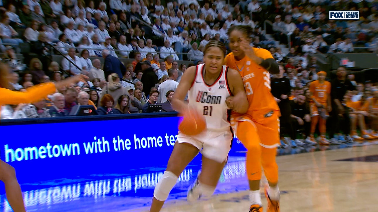 UConn’s Sarah Strong Drives Past Defender for And-One Finish vs. Tennessee