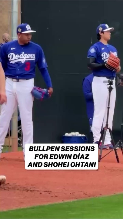 Edwin Díaz and Shohei Ohtani throwing side-by-side for the Dodgers 👀