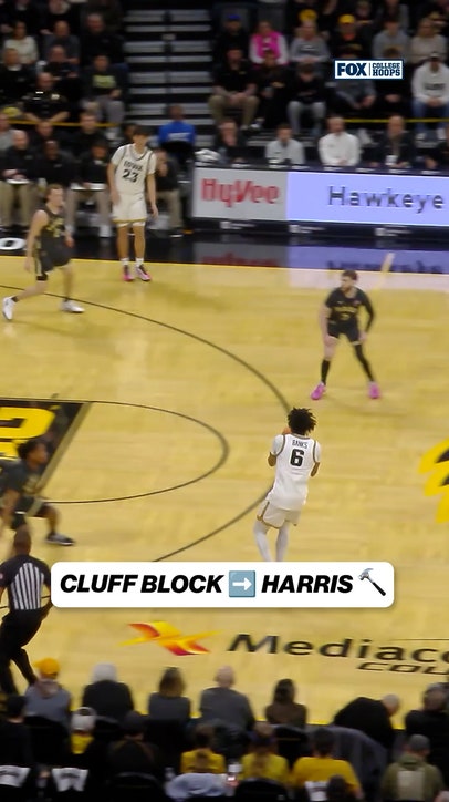 The dunk at the end of this sequence... 🤯