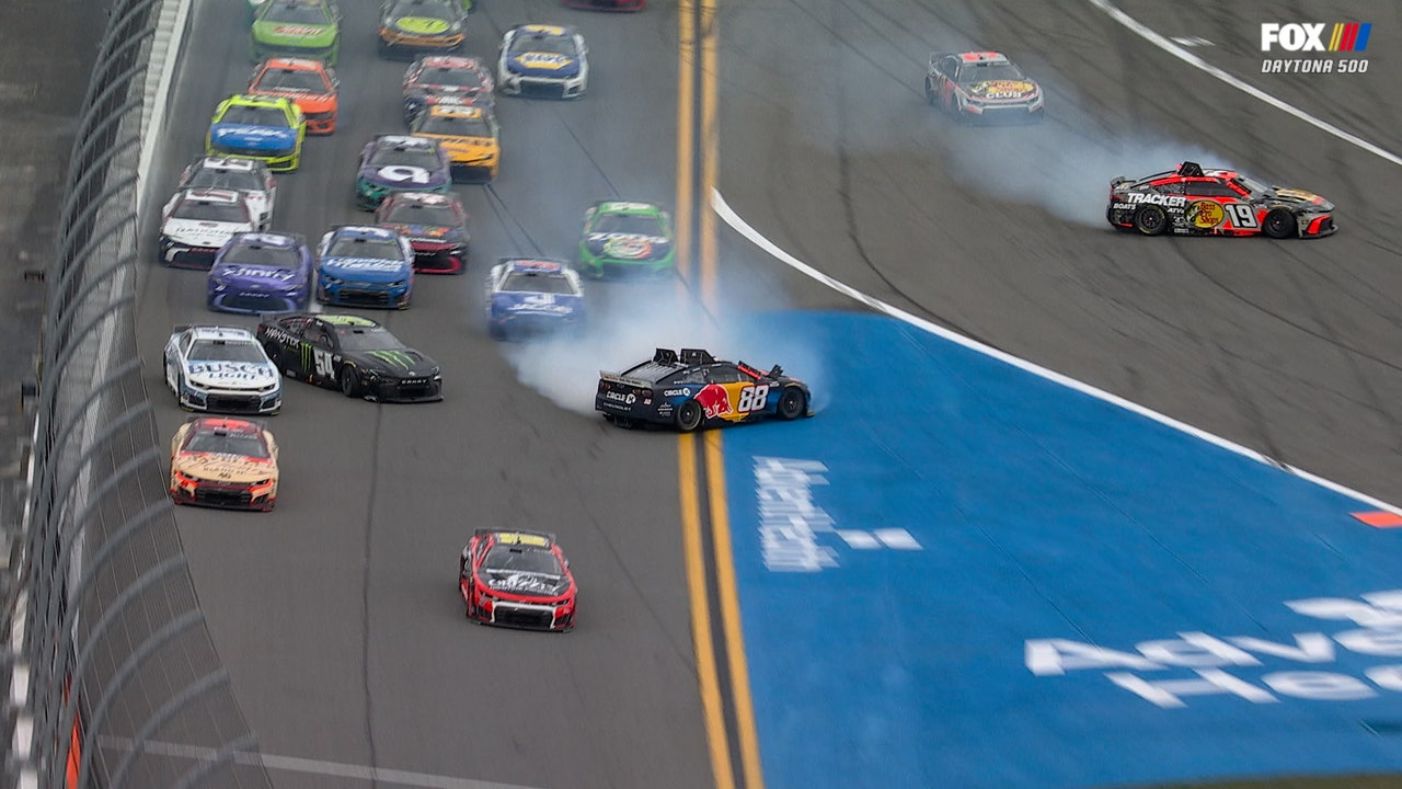 Connor Zilisch bumped in multi-car wreck bringing out the caution at Daytona 500 | NASCAR on FOX