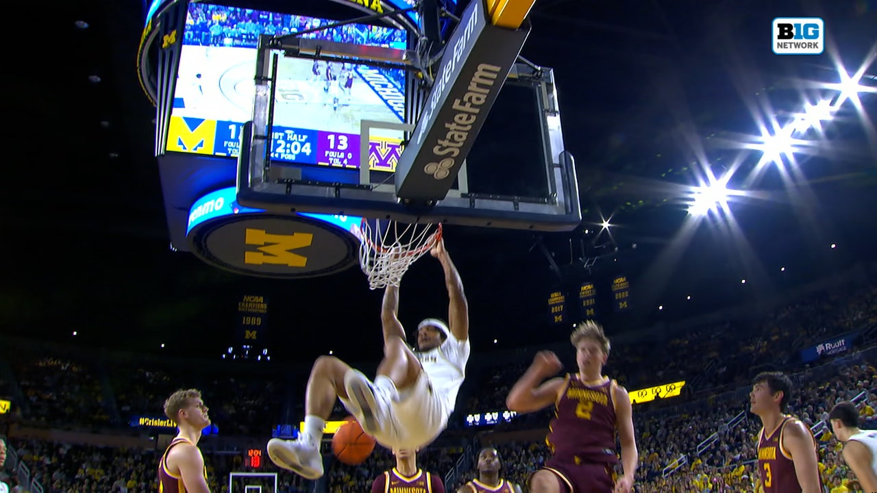 Michigan’s Aday Mara Spins Around His Defender Before Setting Up Roddy Gayle Jr. for a Powerful Dunk vs. Minnesota