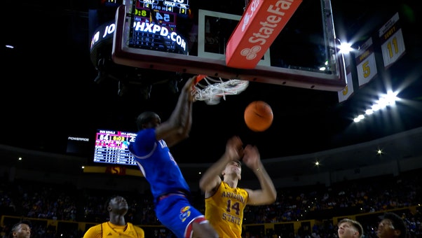 Kansas' Darryn Peterson drives and dishes to Flory Bidunga for slam vs. Arizona State