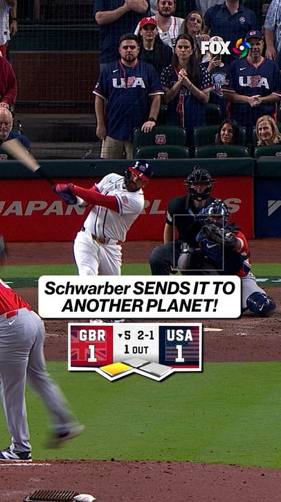Kyle Schwarber gives USA the lead! 😳 