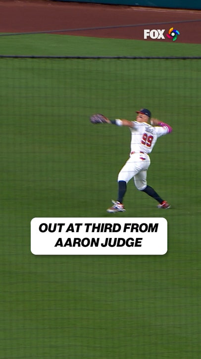 CAPTAIN AMERICA! Aaron Judge throws the runner out at 3rd to end the inning! 