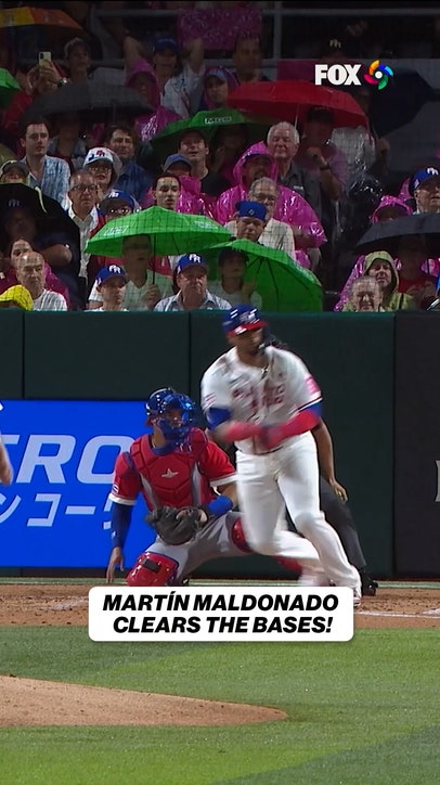 Martín Maldonado knocks in 3 for Puerto Rico!! 