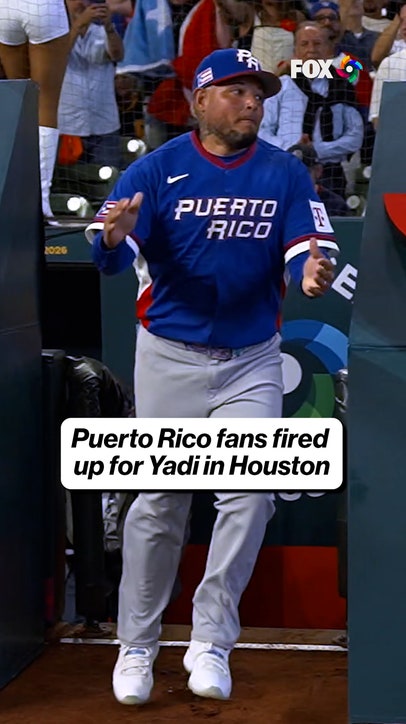 Houston crowd showing love for Yadier Molina 👏