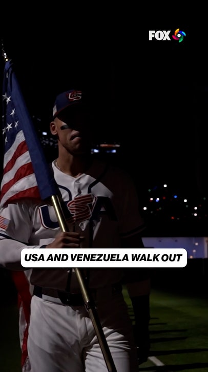 USA and Venezuela walk out to the field 🇺🇸🇻🇪