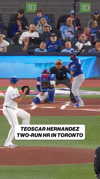 Teoscar Hernandez gets things started for the Dodgers with a two-run homer in the 1st 👀