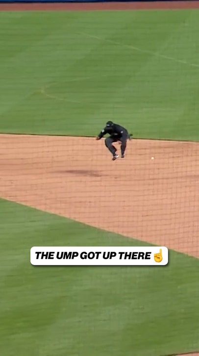 A great play by Ketel Marte but a better jump by the umpire 😳