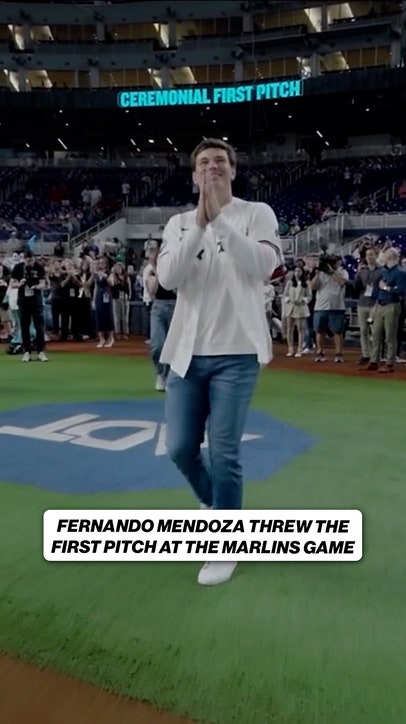 Heisman trophy winner and Miami native Fernando Mendoza threw out the first pitch 🏈