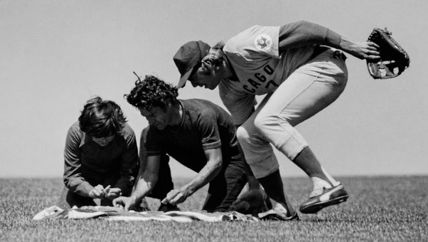 Dodgers Announcer Rick Monday relives ICONIC Patriotic Moment on the Field | MLB on FOX