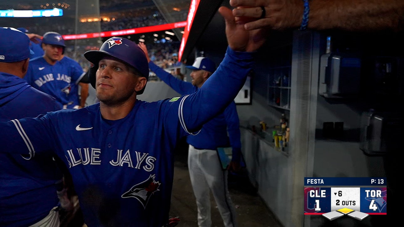 Andrés Giménez hits a rbi double to give Toronto Blue Jays lead over Cleveland Guardians