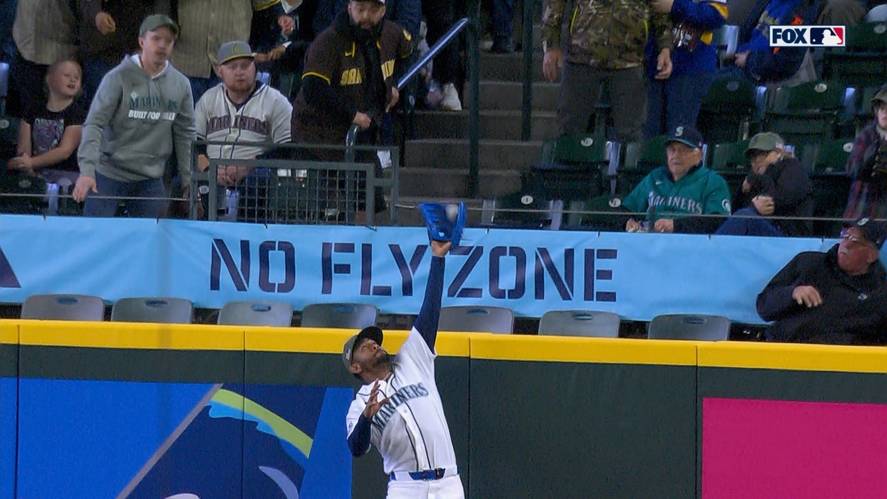 Mariners' Julio Rodríguez ROBS Padres’ Rodolfo Durán of a Home Run