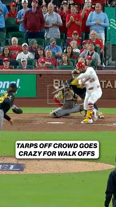 Iván Herrera won it in extras for the Cardinals and the tarps off crowd went wild 🫨
