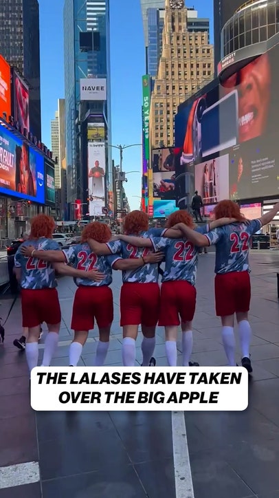 POV: You’re walking through NYC and suddenly everyone is Alexi Lalas 🇺🇸