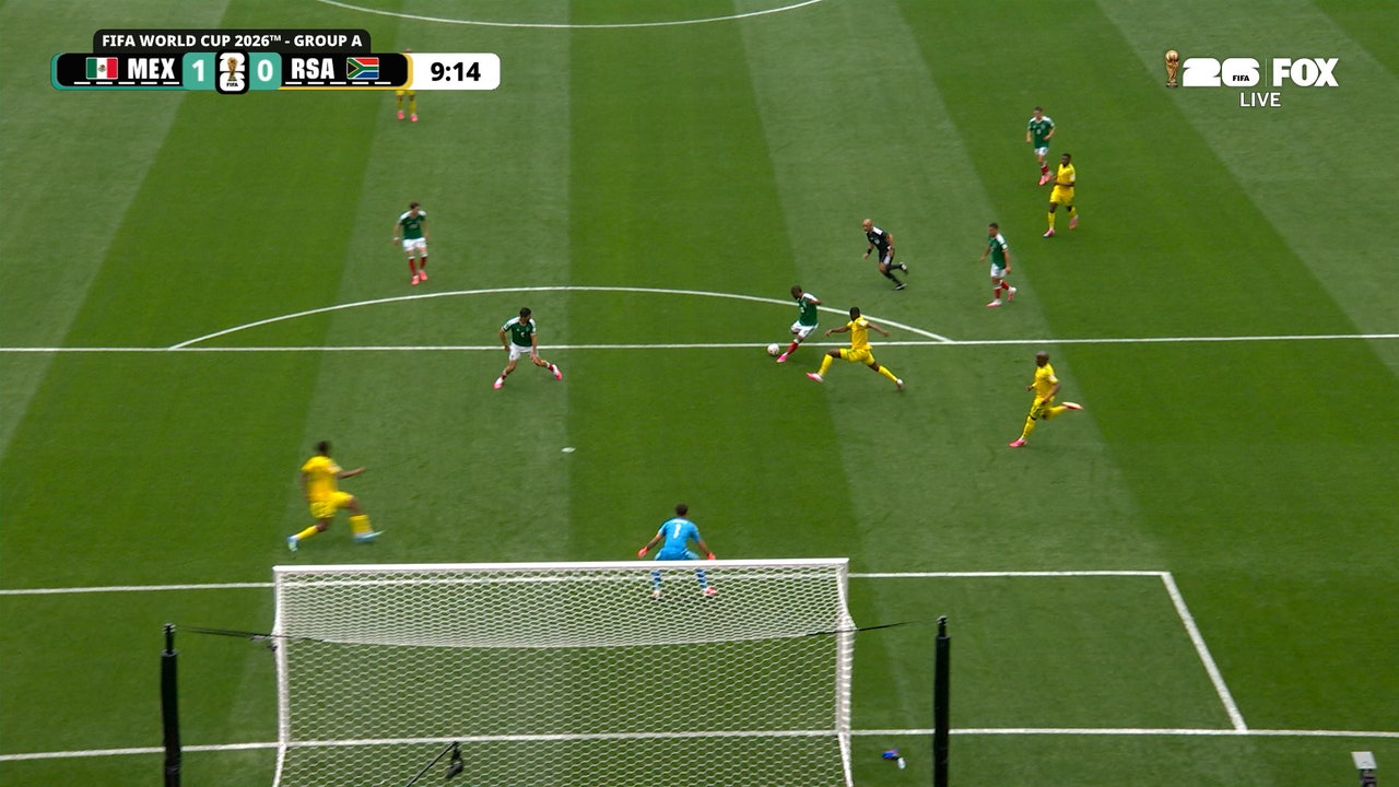 Julián Quiñones scores to give Mexico lead over South Africa