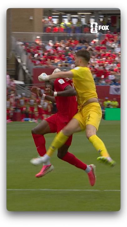 Scary collision on this play 👀