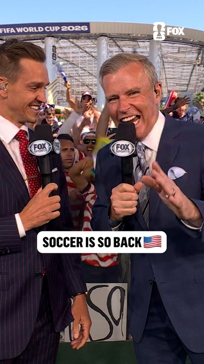 Stu Holden gets the crowd ready for USA vs Paraguay 🦅