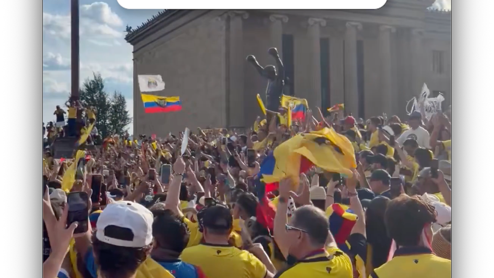 La Tri has made its way to a classic landmark in Philly 🇪🇨 (via X/FWC26PHILLY)