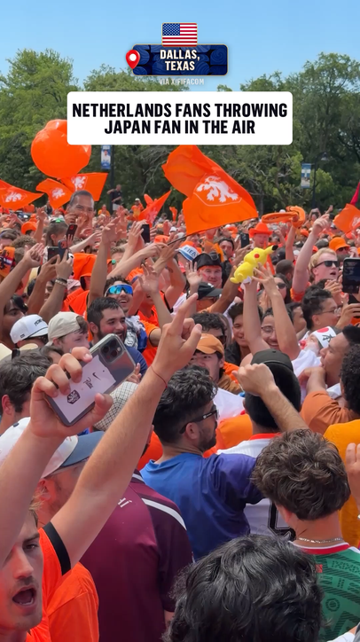 A wholesome moment between Netherlands fans and this Japan fan