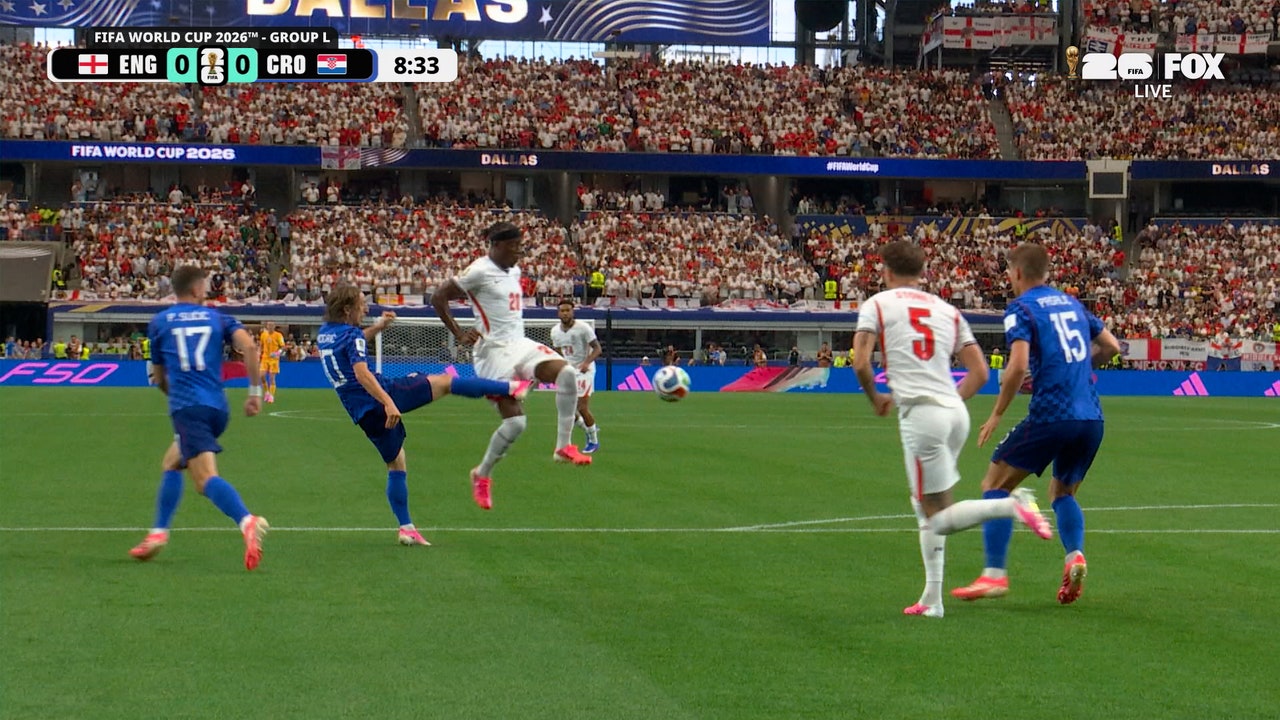 Harry Kane scores after penalty retake to give England early lead over Croatia | 2026 FIFA World Cup™