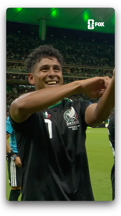 Luis Romo will never have to buy a beer in Guadalajara again 🍻