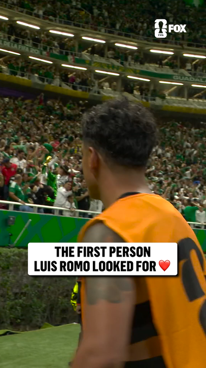 A wholesome moment between Luis Romo and his wife after he scored an unforgettable goal in Guadalajara 🇲🇽