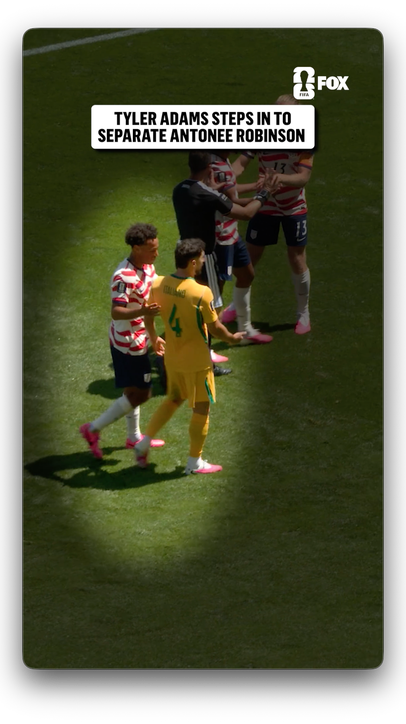 Tyler Adams stops antonee robinson from getting in scuffle - robinson already has 1 yellow today