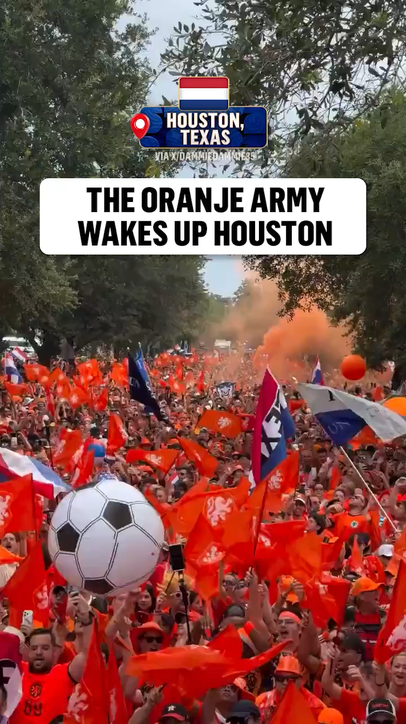 Oranje Army vibes are HIGH ahead of the match against Sweden 🇳🇱