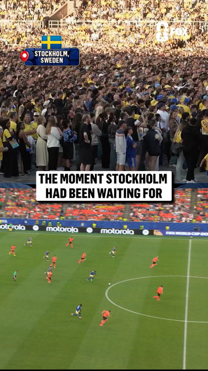 Despite trailing by three goals, these fans in Stockholm ERUPTED in celebration 🇸🇪